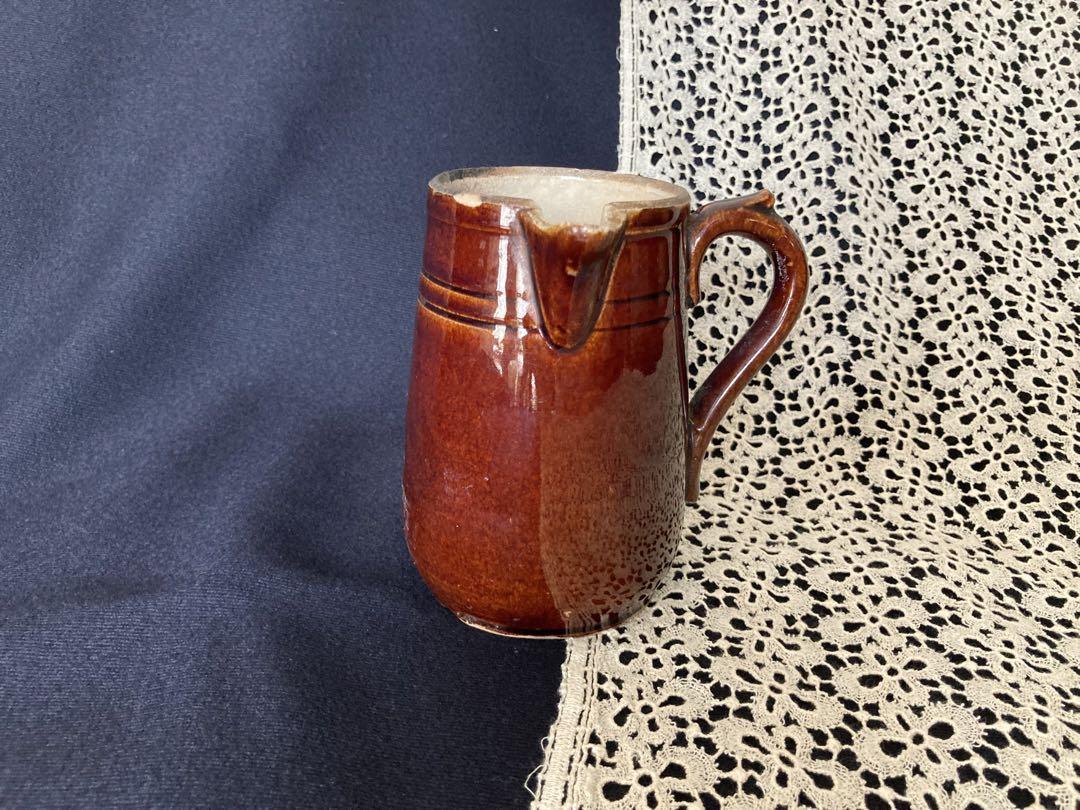 フランスアンティーク風のテーブルランナー、手刺繍風の華やかなレース